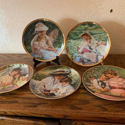 Decorative Wall Hanging Plates ￼