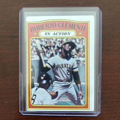1972 Topps Baseball Card. Roberto Clemente In Action - Pittsburgh Pirates. Card #310