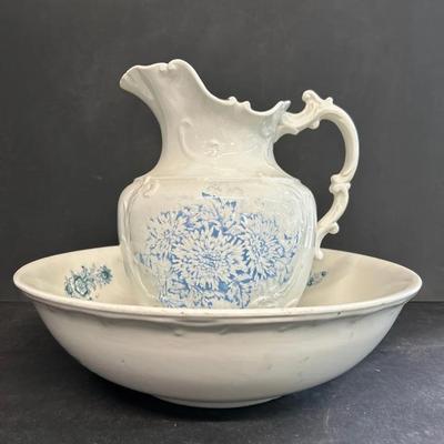 Mismatched Victorian Blue And White Pitcher And Basin Set