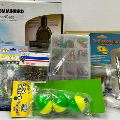 "Humminbird " Fish Finder, "Baitcast" Reel and Fishing Tackle 