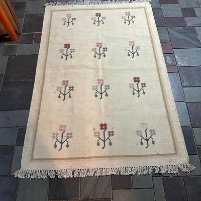 Vintage Hand-Knotted Wool Accent Rug – Floral Sprig Motif