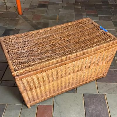 Woven Wicker Storage Trunk – Large Coastal Style Blanket Chest / Hamper