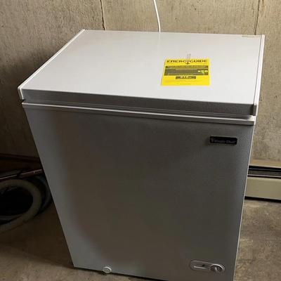 Chest Freezer - Magic Chef 5.0 Cu. Ft. - Clean & Working Condition