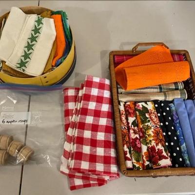 Retro Kitchen Linen Lot - Placemats, Napkins, Trays & Wood Rings