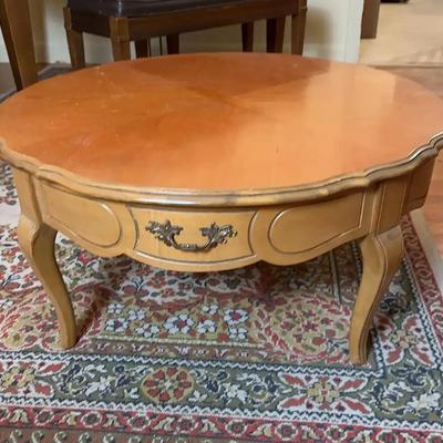 French Provincial Scalloped Round Coffee Table – Mid-Century – 34"