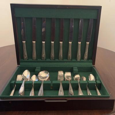 WM. A. Rogers Silverplate Vintage Flatware Service in Wood Tarnish-Resistant Chest