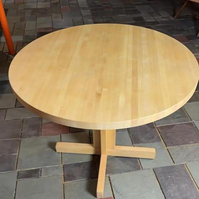 Mid-Century Style Eastern Butcher Block Solid Wood Round Pedestal Dining Table