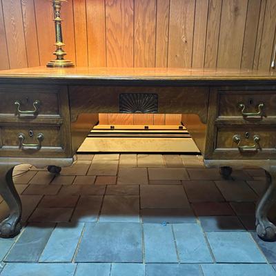 Antique Tiger Oak Ball & Claw Foot Executive Desk – Queen Anne Style – Quartersawn Grain