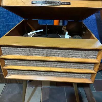 RCA Victor "New Orthophonic" High Fidelity Stereo Record Player – MCM Classic
