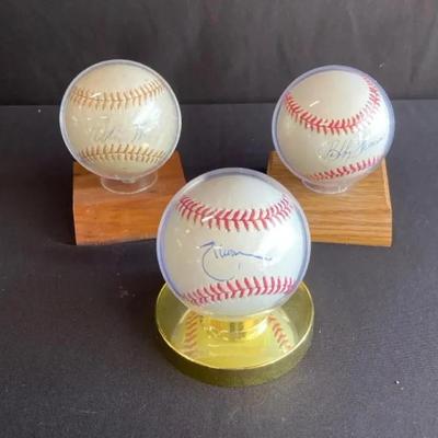 3 Signed Baseballs Lot 1 (Bobby Thomson and 2 others)