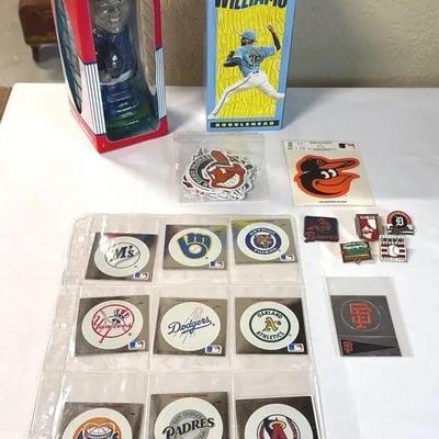 Ivan Rodriguez & Devin Williams bobble head, MLB stickers and pins 