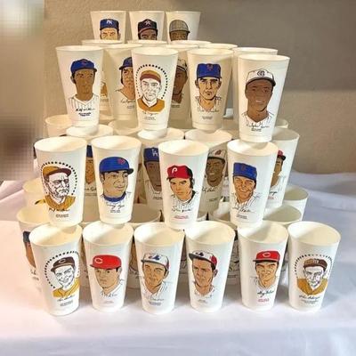 Vintage 1980s MLB, 7-11 plastic cups - in color, with name & team 