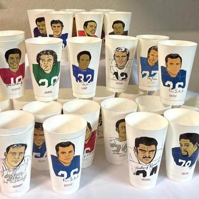 Vintage NFL 1980s, 7-11 plastic collectors cups - w/color, name, team 