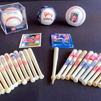 Baseball Memorabilia Cards, Baseballs & Small Team Bats