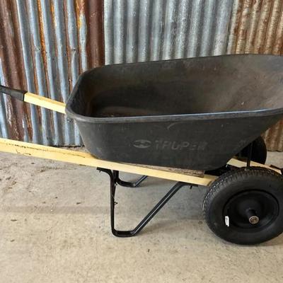 Truper Dual-Wheel Wheelbarrow