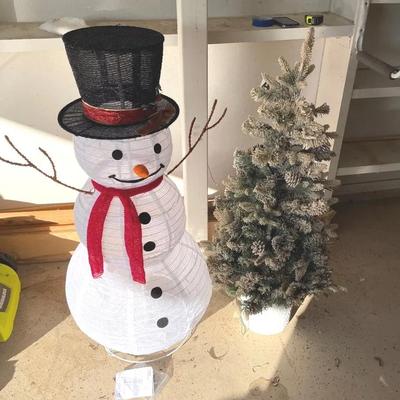 Outdoor Christmas Snowman With Potted Faux Christmas Tree