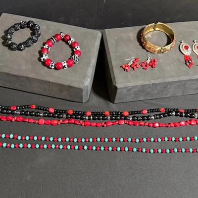 Beaded Jewelry Lot 
