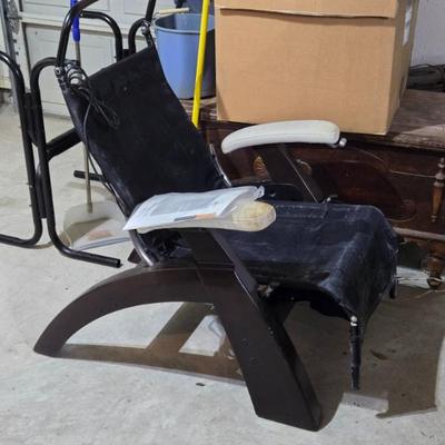 Sale Photo Thumbnail #111: Human Touch Perfect Chair PC-610 Omni-Motion Classic Zero-gravity Power Recliner 
	*Needs a New Cushion 
