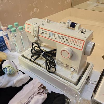 Sale Photo Thumbnail #98: Singer Sewing Machine 