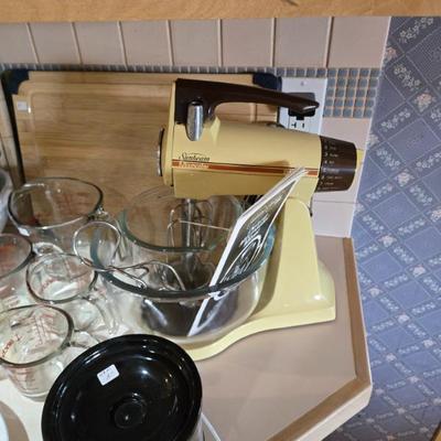 Sale Photo Thumbnail #51: Sunbeam Mixmaster