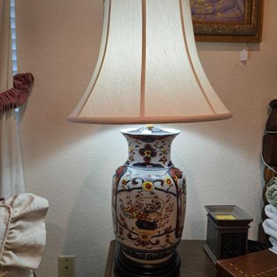 Sale Photo Thumbnail #73: Porcelain Imari-style Vase Table Lamp (2)