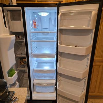 Sale Photo Thumbnail #46: GE Refrigerator (Very Clean) 33 Inch Freestanding Side by Side Refrigerator 23.2 Cu. Ft. 