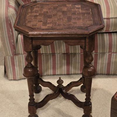 Sale Photo Thumbnail #25: Traditional Small Side Table