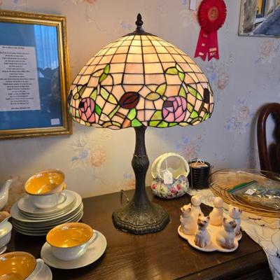 Sale Photo Thumbnail #6: Tiffany- style Table Lamp