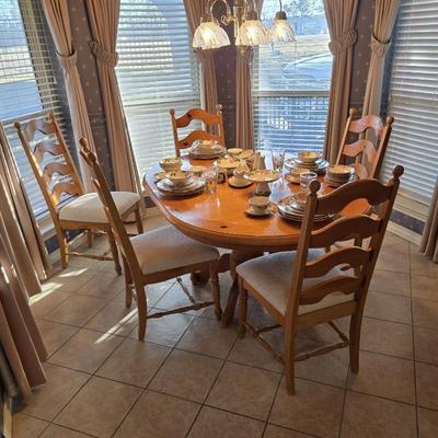 Sale Photo Thumbnail #53: Breakfast Area Dining Table with 5 Chairs