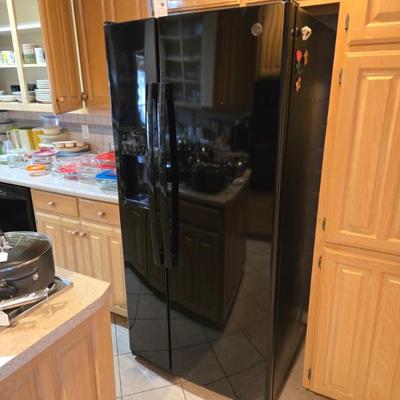 Sale Photo Thumbnail #45: GE Refrigerator (Very Clean) 33 Inch Freestanding Side by Side Refrigerator 23.2 Cu. Ft. 