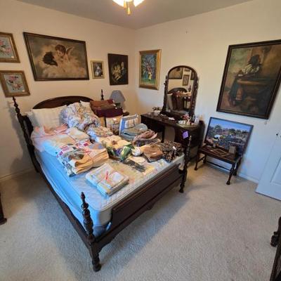 Sale Photo Thumbnail #76: Antique Mahogany Four-poster Full Bed 