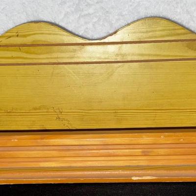 Vintage Hand-Painted Wooden Wall Shelf / Mail & Letter Organizer – Country Cottage Style