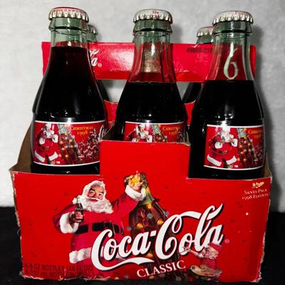 1998 Coca-Cola Christmas Santa Pack – 6 Full 8oz Glass Bottles w/ Original Carrier