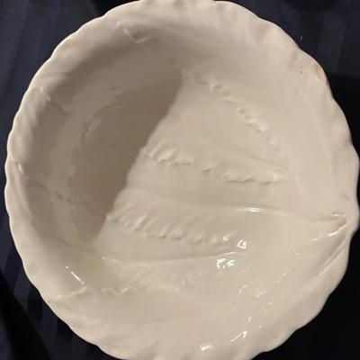 Williams-Sonoma Italian Cabbage Leaf Serving Bowl – White Glazed, 12”