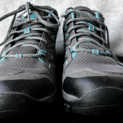 The North Face Women’s Hiking Shoes – Gray & Teal – Size US 8.5 (EU 39.5)