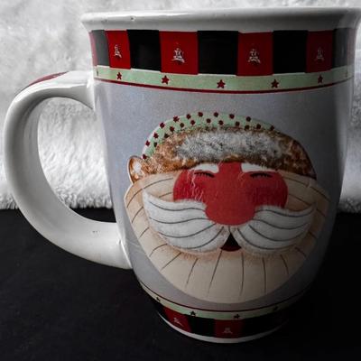 Vintage Santa Claus Christmas Mug – Festive Red Black Green Design – Dishwasher Safe Ceramic