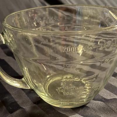 Vintage Large Glass Measuring Cup / Batter Bowl – 2000 ml (2 Liter) – Handle & Pour Spout