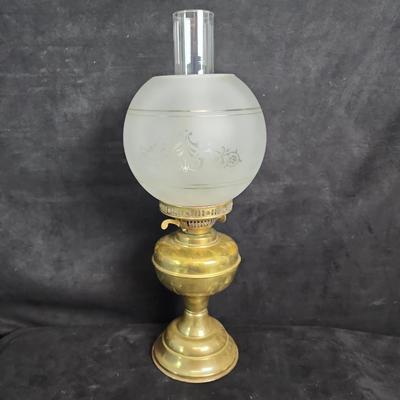 Antique Edwardian  Oil Lamp in Brass and Glass, 1900 Made in England 