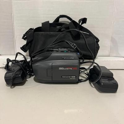 Panasonic Palmcorder Palmsight VHS-C Camcorder and Carrying Case