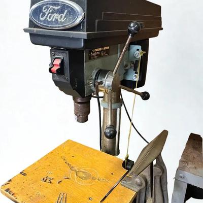 Delta 12" Bench Top Drill Press - Model 11-990 (5-Speed)