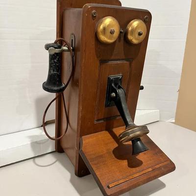 Mid-Century Guild Country Belle Wall Phone Style AM Tube Radio - Model 556