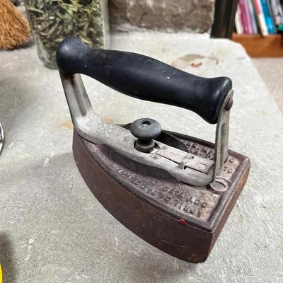 Antique Cast Iron Sad Iron – Philadelphia Mfg. Co., No. 4
