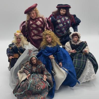 AZ895J Royal Court Dolls