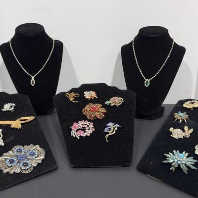 BE003 Glittering Necklaces And Brooches 