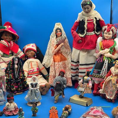 BQ104 Dolls Around The World