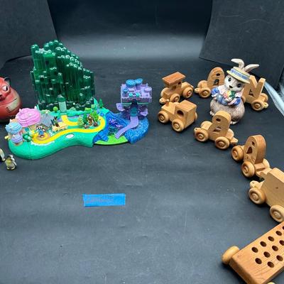BN623 Vintage Polly Pocket Wizard of Oz & Tree House Playset