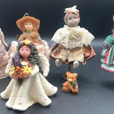 AZ903J Collectible Dolls 1
