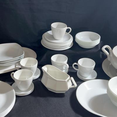 AY509E White Centura By Corning Mixture Of Kitchen Ware 