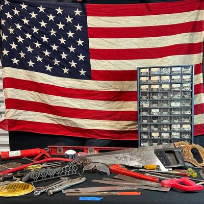 BQ164 Tools & Organizer Full Of Screws & Things