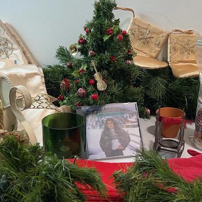 BQ106 Decorating The Mantle